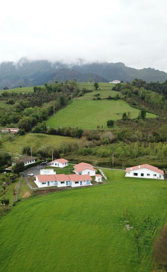 El Pueblin De Ribadesellaアパートホテル エクステリア 写真